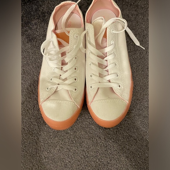 SOLD Women’s’ Converse Sneakers - Picture 3 of 15